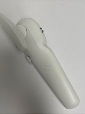 Pampered Chef Smooth Edge Manual Can Opener #2759 White  NICE!